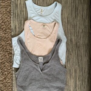 Aritzia Tank Tops M/L